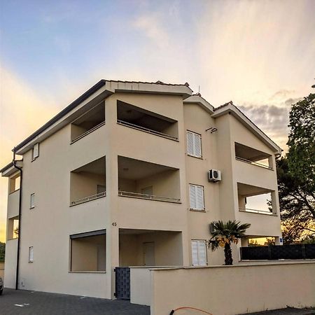 Apartment Iva Šilo Екстериор снимка